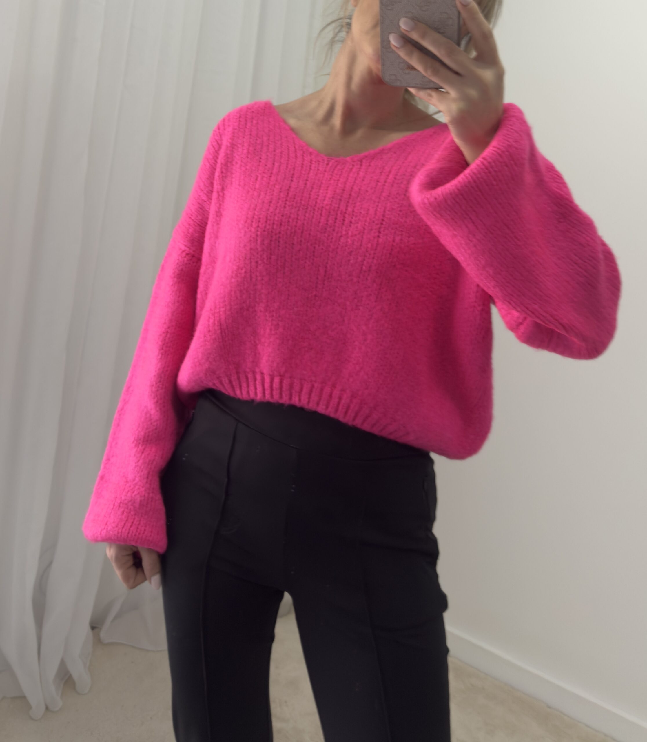 Krótki Sweter z Obniżoną Linią Ramion Fuksja